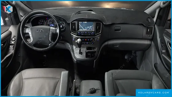 HYUNDAI STAREX 5-SEATER VAN