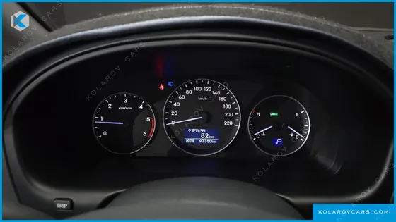 HYUNDAI STAREX 5-SEATER VAN