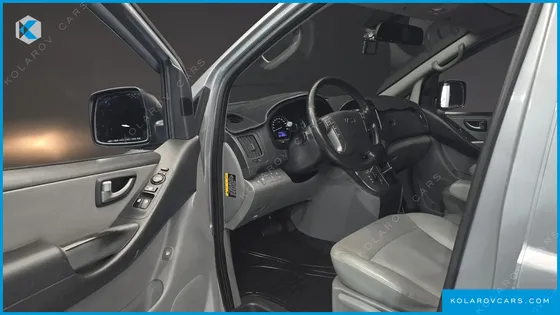 HYUNDAI STAREX 5-SEATER VAN