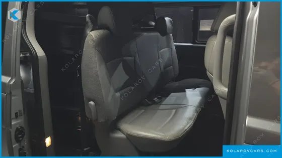 HYUNDAI STAREX 5-SEATER VAN