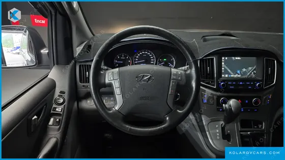HYUNDAI STAREX 5-SEATER VAN