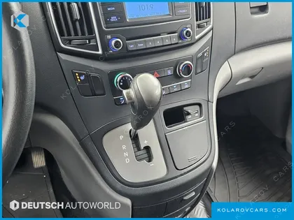 HYUNDAI STAREX 5-SEATER VAN