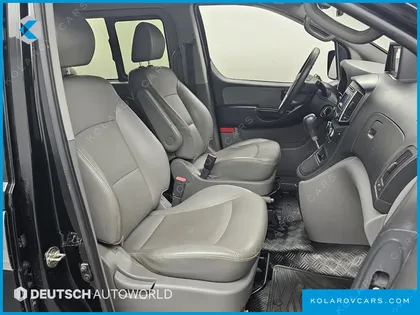 HYUNDAI STAREX 5-SEATER VAN