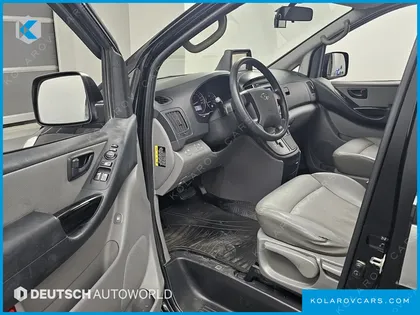 HYUNDAI STAREX 5-SEATER VAN