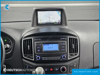 HYUNDAI STAREX 5-SEATER VAN
