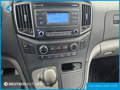 HYUNDAI STAREX 5-SEATER VAN