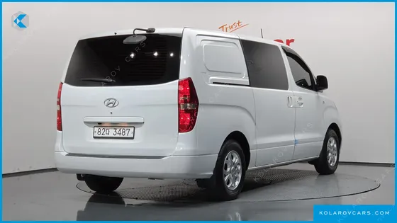 HYUNDAI STAREX 5-SEATER VAN