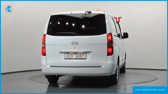 HYUNDAI STAREX 5-SEATER VAN
