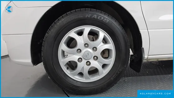 HYUNDAI STAREX 5-SEATER VAN