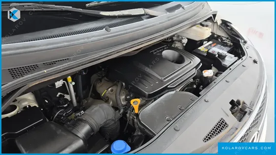 HYUNDAI STAREX 5-SEATER VAN