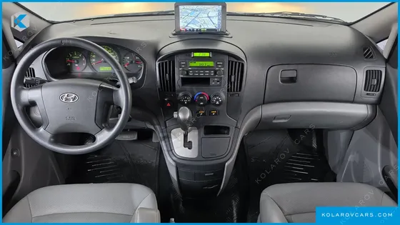 HYUNDAI STAREX 5-SEATER VAN