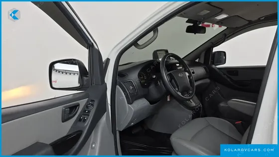 HYUNDAI STAREX 5-SEATER VAN