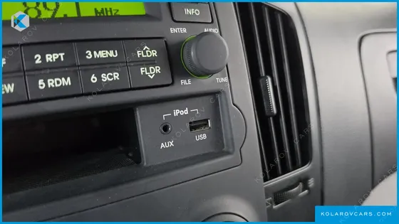 HYUNDAI STAREX 5-SEATER VAN