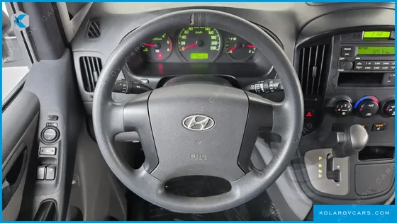 HYUNDAI STAREX 5-SEATER VAN