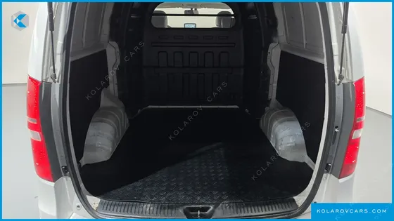 HYUNDAI STAREX 5-SEATER VAN