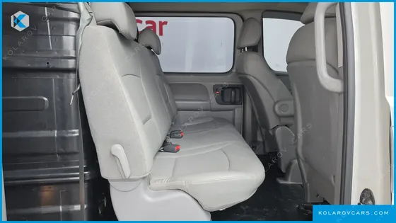 HYUNDAI STAREX 5-SEATER VAN