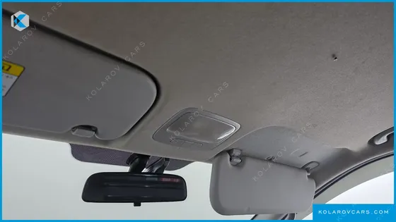 HYUNDAI STAREX 5-SEATER VAN
