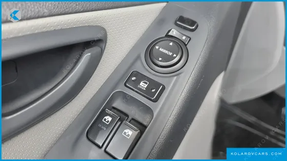 HYUNDAI STAREX 5-SEATER VAN