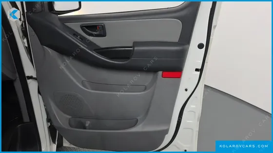 HYUNDAI STAREX 5-SEATER VAN