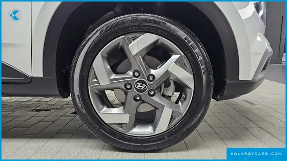 HYUNDAI VENUE 1,6 PREMIUM