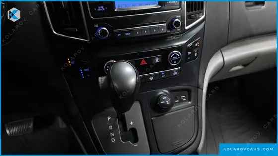 HYUNDAI STAREX 4WD 12-SEATER WAGON