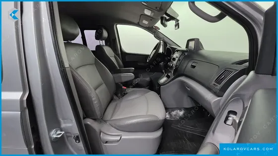HYUNDAI STAREX 11-SEATER WAGON