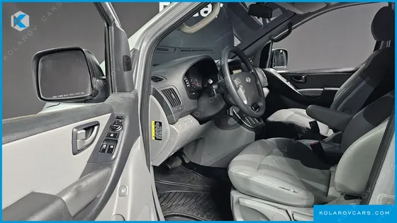HYUNDAI STAREX 5-SEATER LPI VAN