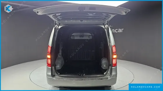 HYUNDAI STAREX 5-SEATER LPI VAN