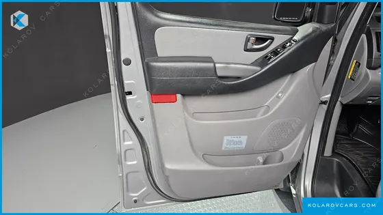 HYUNDAI STAREX 5-SEATER LPI VAN