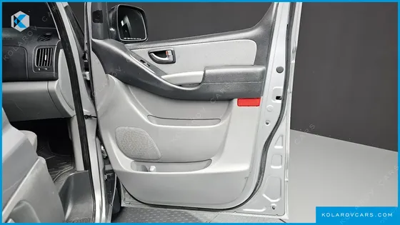 HYUNDAI STAREX 5-SEATER LPI VAN