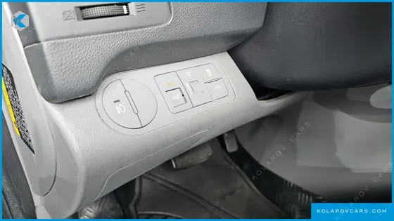 HYUNDAI STAREX 5-SEATER LPI VAN