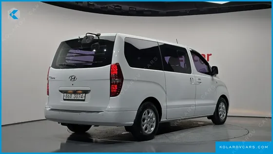 HYUNDAI STAREX 5-SEATER LPI VAN