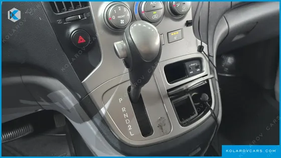 HYUNDAI STAREX 5-SEATER LPI VAN