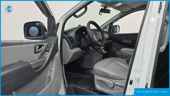 HYUNDAI STAREX 5-SEATER LPI VAN