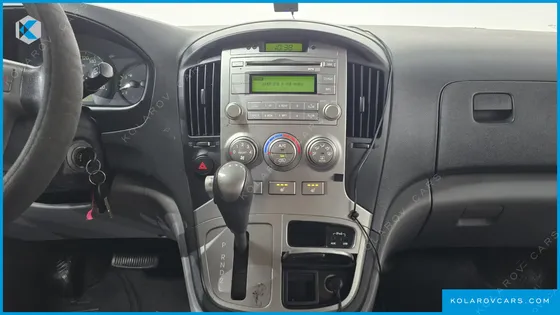 HYUNDAI STAREX 5-SEATER LPI VAN