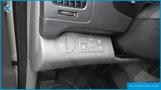 HYUNDAI STAREX 5-SEATER LPI VAN