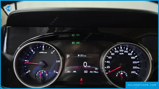 KIA CARNIVAL DIESEL 9-SEATER PRESTIGE