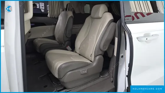 KIA CARNIVAL GASOLINE 9-SEATER HI-LIMOUSINE