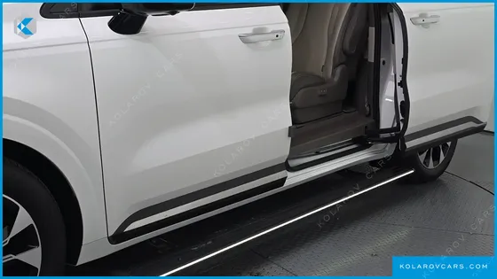 KIA CARNIVAL GASOLINE 9-SEATER HI-LIMOUSINE