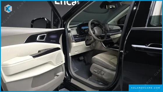 KIA CARNIVAL GASOLINE 7-SEATER HI-LIMOUSINE