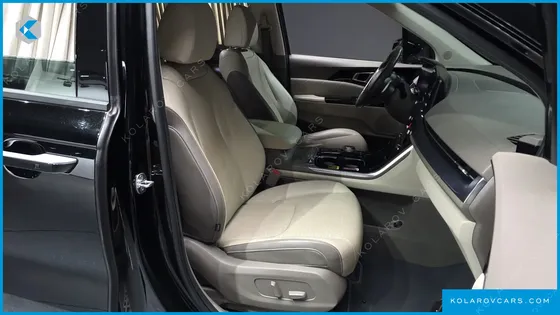 KIA CARNIVAL GASOLINE 7-SEATER HI-LIMOUSINE