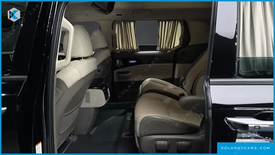 KIA CARNIVAL GASOLINE 7-SEATER HI-LIMOUSINE