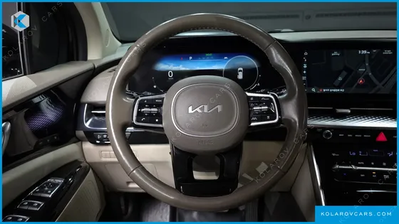 KIA CARNIVAL GASOLINE 7-SEATER HI-LIMOUSINE