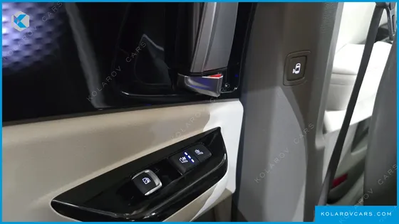 KIA CARNIVAL DIESEL 9-SEATER HI-LIMOUSINE