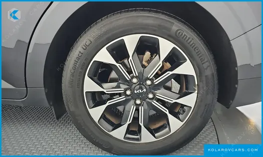 KIA CARNIVAL GASOLINE 9-SEATER NOBLESSE