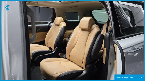 KIA CARNIVAL GASOLINE 9-SEATER SIGNATURE