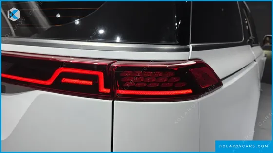 KIA CARNIVAL GASOLINE 9-SEATER SIGNATURE