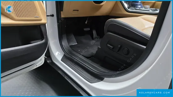 KIA CARNIVAL GASOLINE 9-SEATER SIGNATURE