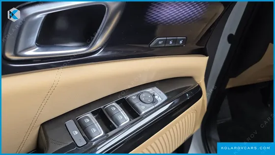 KIA CARNIVAL GASOLINE 9-SEATER SIGNATURE