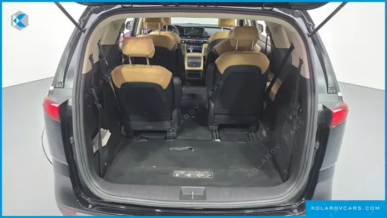 KIA CARNIVAL DIESEL 9-SEATER PRESTIGE